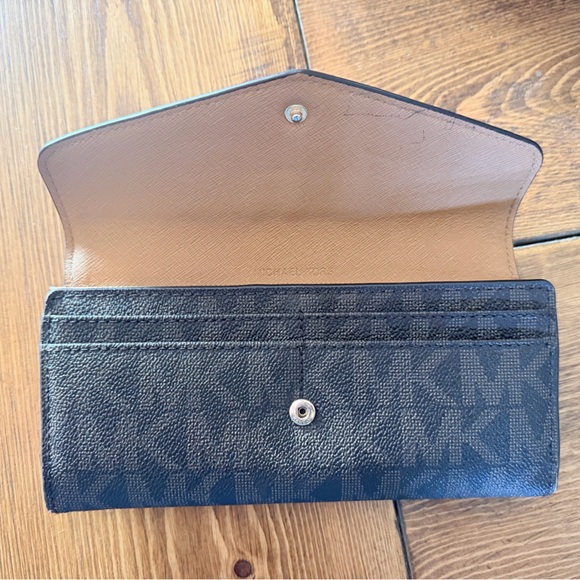 Michael Kors Dark Brown Monogram Tote and Wallet Trio - Picture 5 of 10